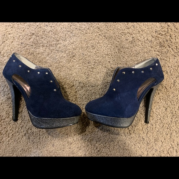 Size 7 shoes - Picture 3 of 12